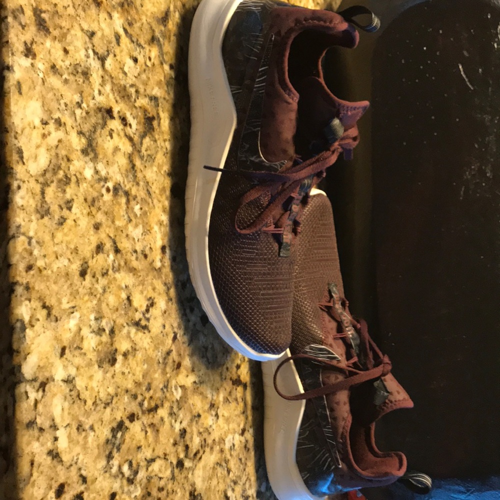 Nike Women’s TR8 - burgundy